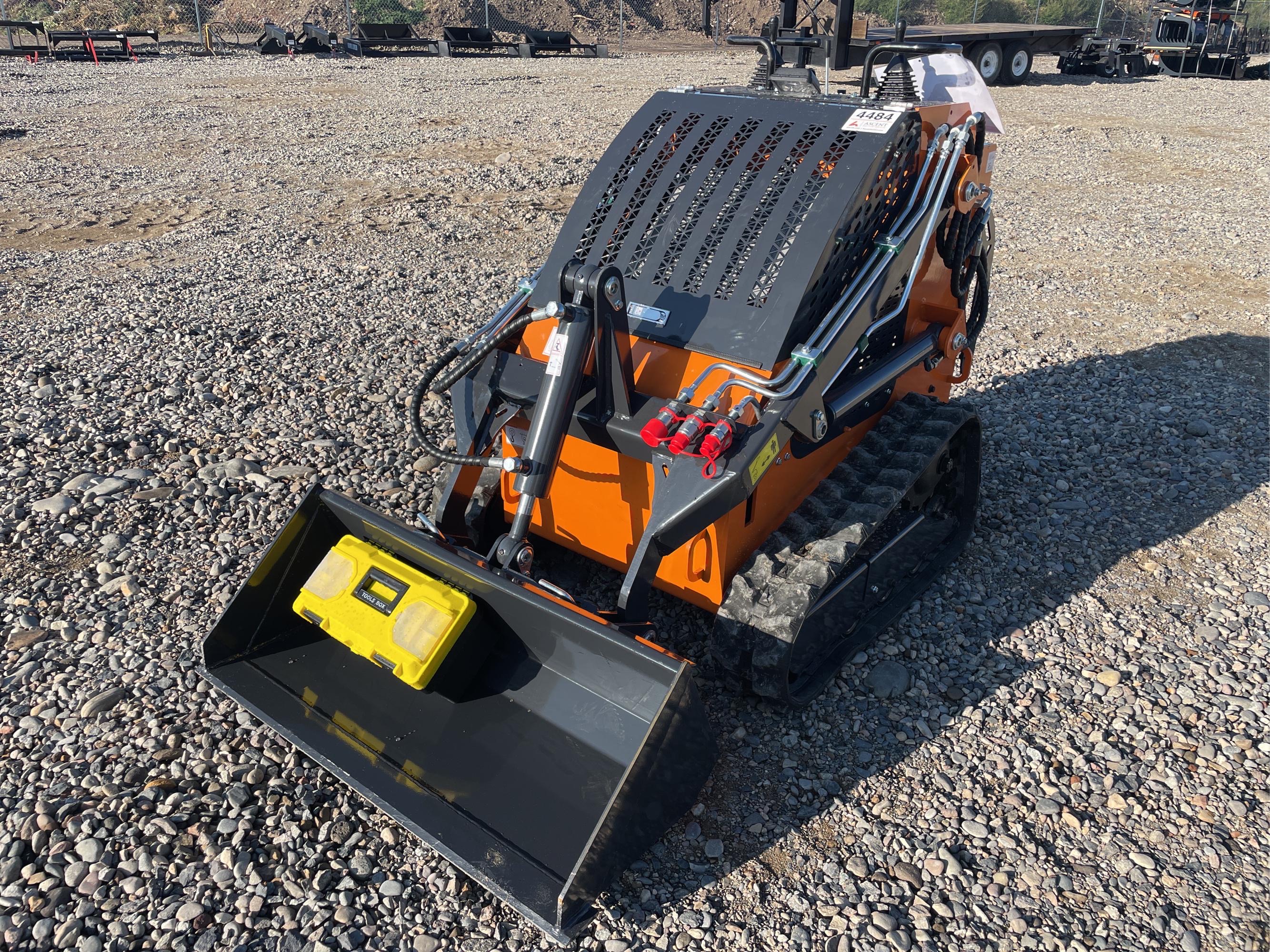 LandHero LDH-T460 Ride on Skid Steer