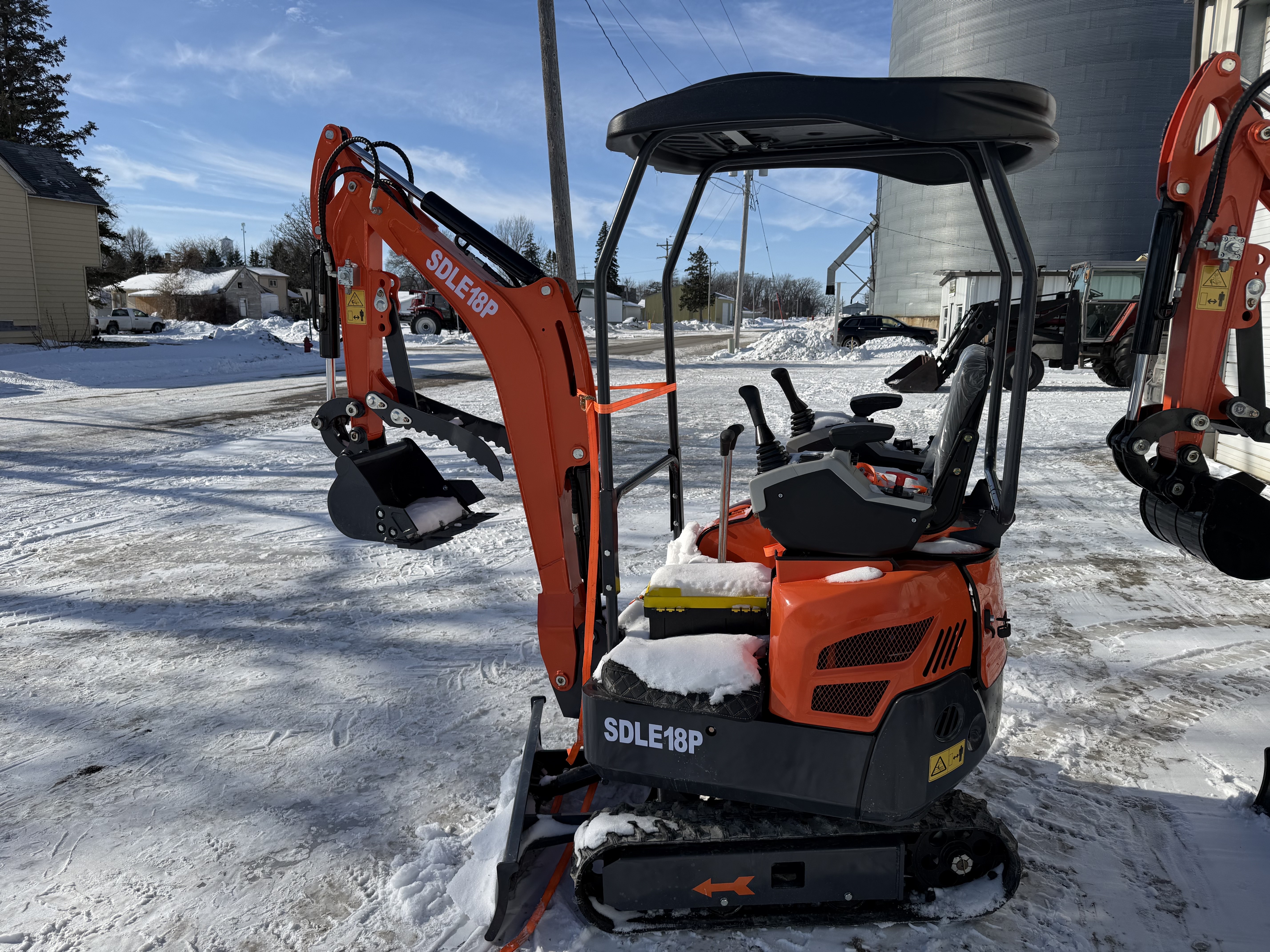 SDLE18P - Mini Excavator with Pilot Operation