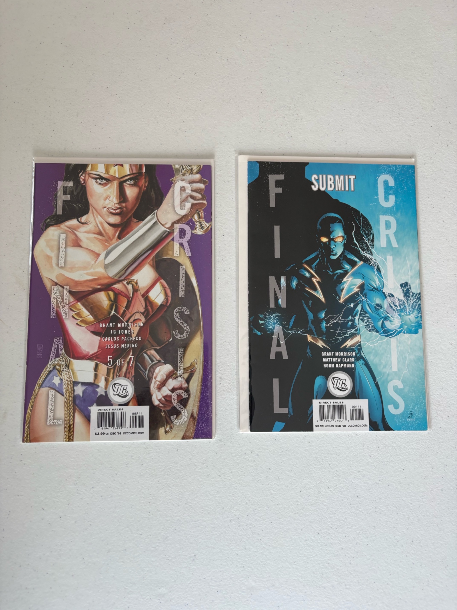 Final Crisis Comic Book Lot, 2 Comics DC Wonder Woman and More Heroes