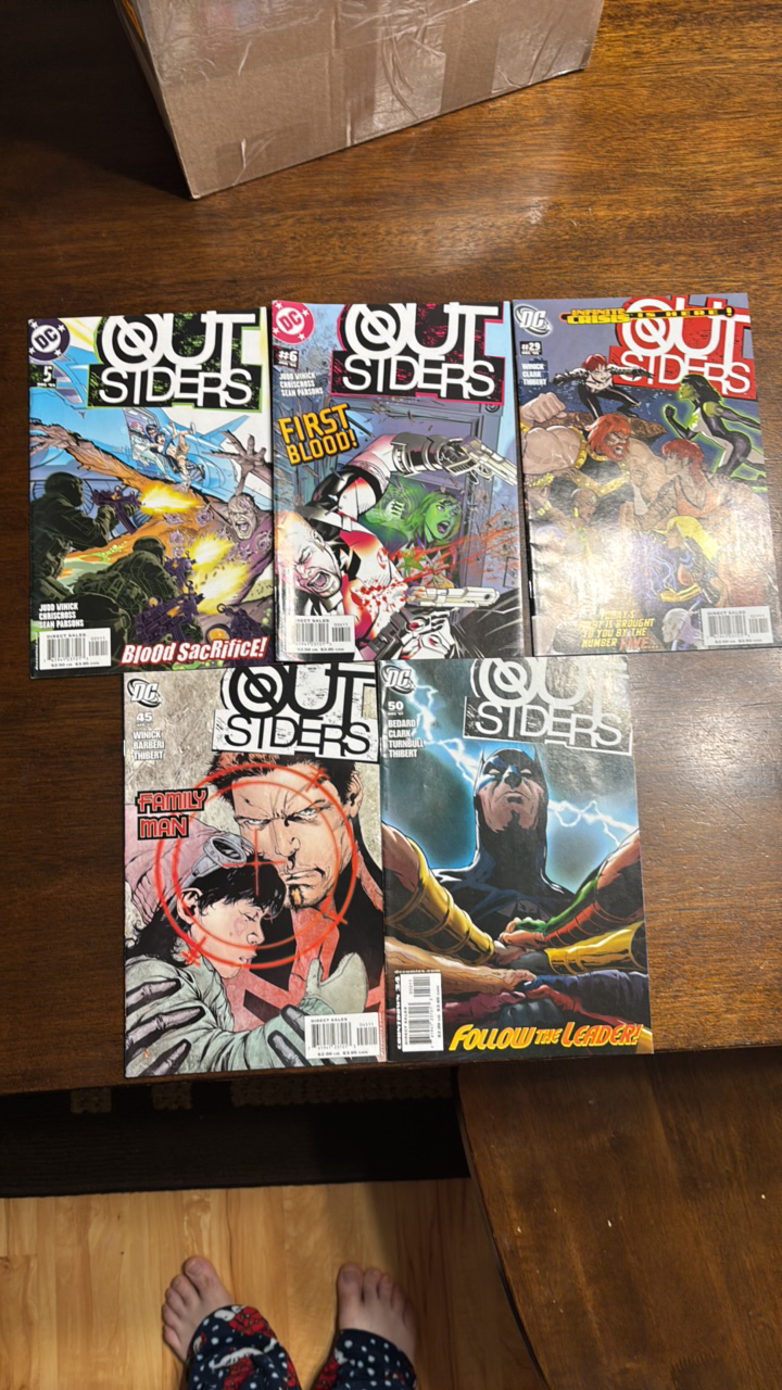 Outsiders Comic Book Lot, Five Comic Books DC