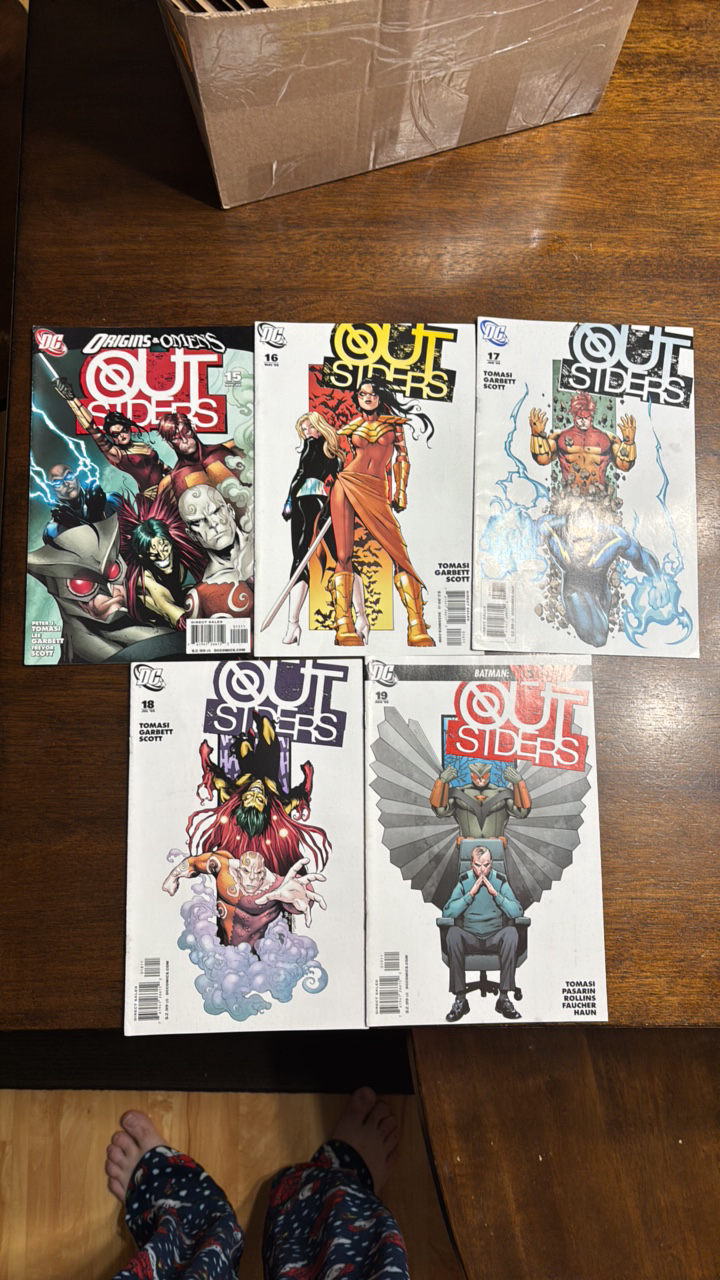 Outsiders Comic Book Lot, 5 Comics, Numbers 15,16,17,18,19 DC