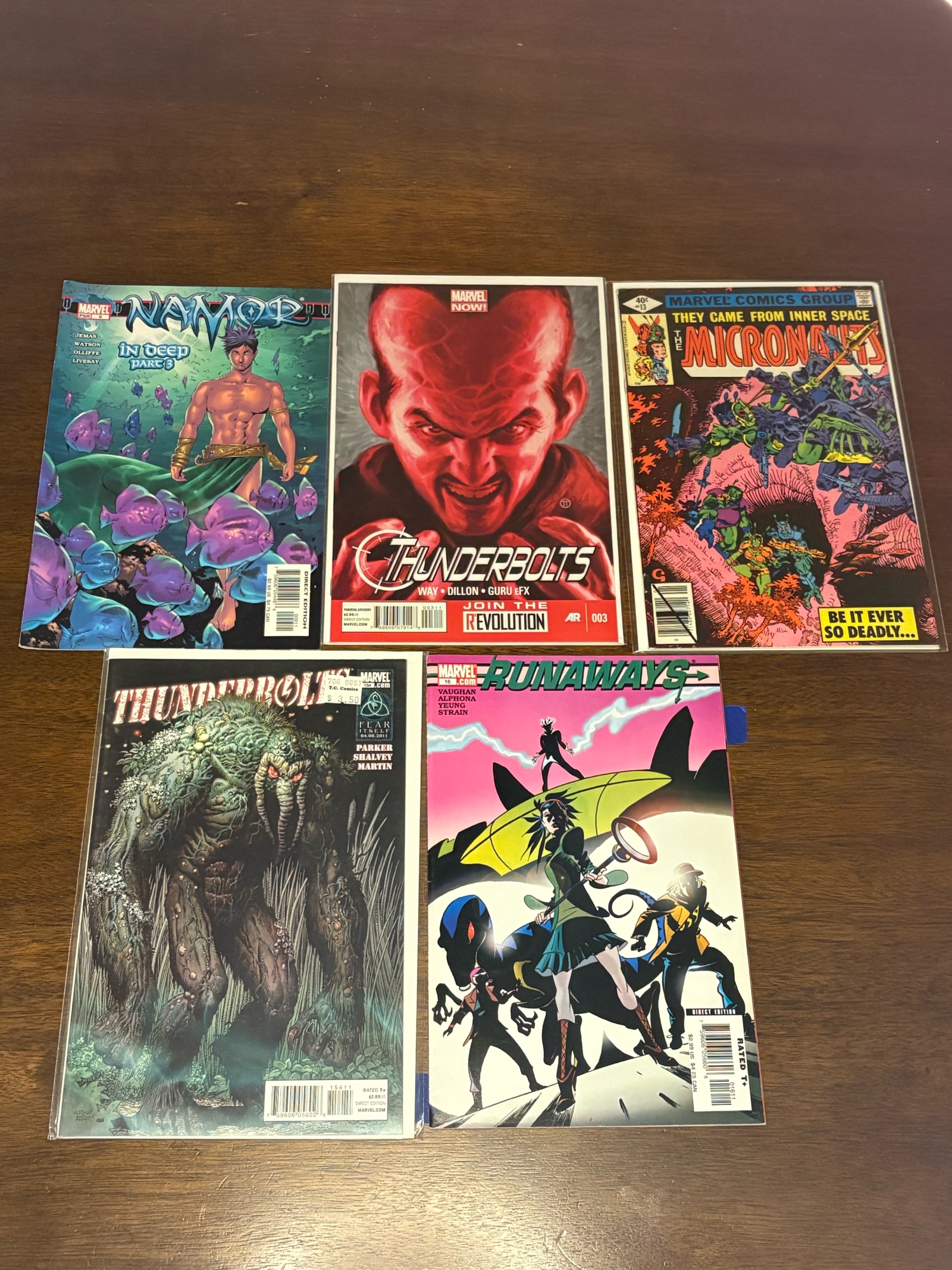 Marvel Comic Book Lot, Mix of Heroes, 5 Comic Books