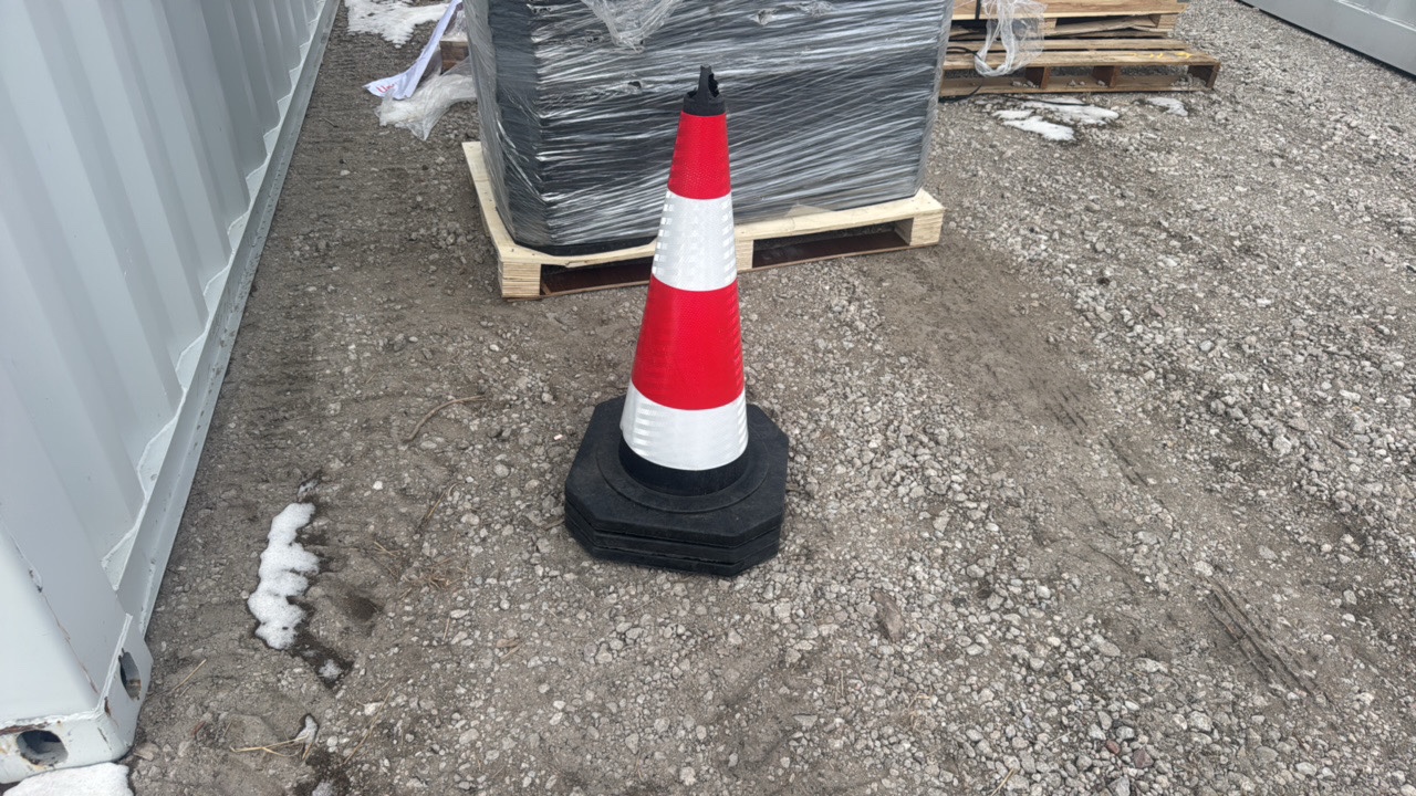 SAFETY TRAFFIC CONESSDLANCH2025UnusedIRSTC (50 cones)