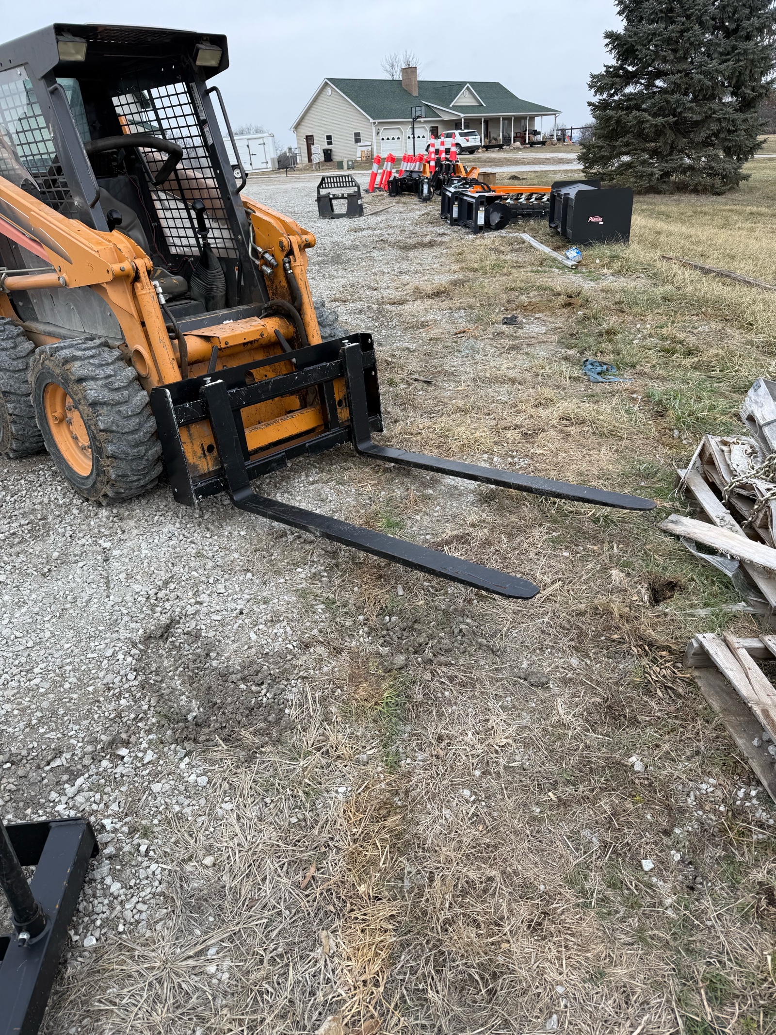 Skid steer pallet forks