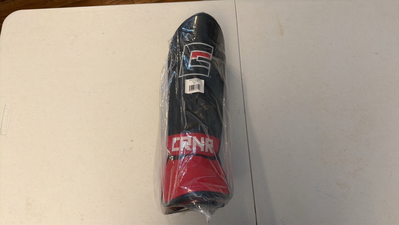 NEW CRNR L Kids Shin Guards