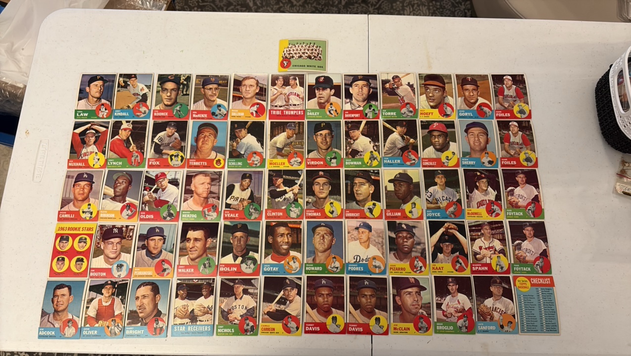 (61) VINTAGE Topps baseball cards