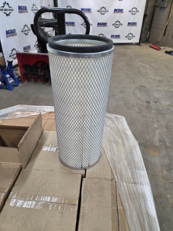 Pallet of 19 Donaldson P124860 AIr Filters