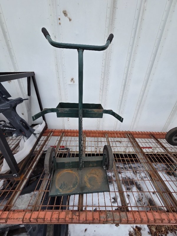 Radnor Model 142-86 Dual Cylinder Welding Cart with Chain