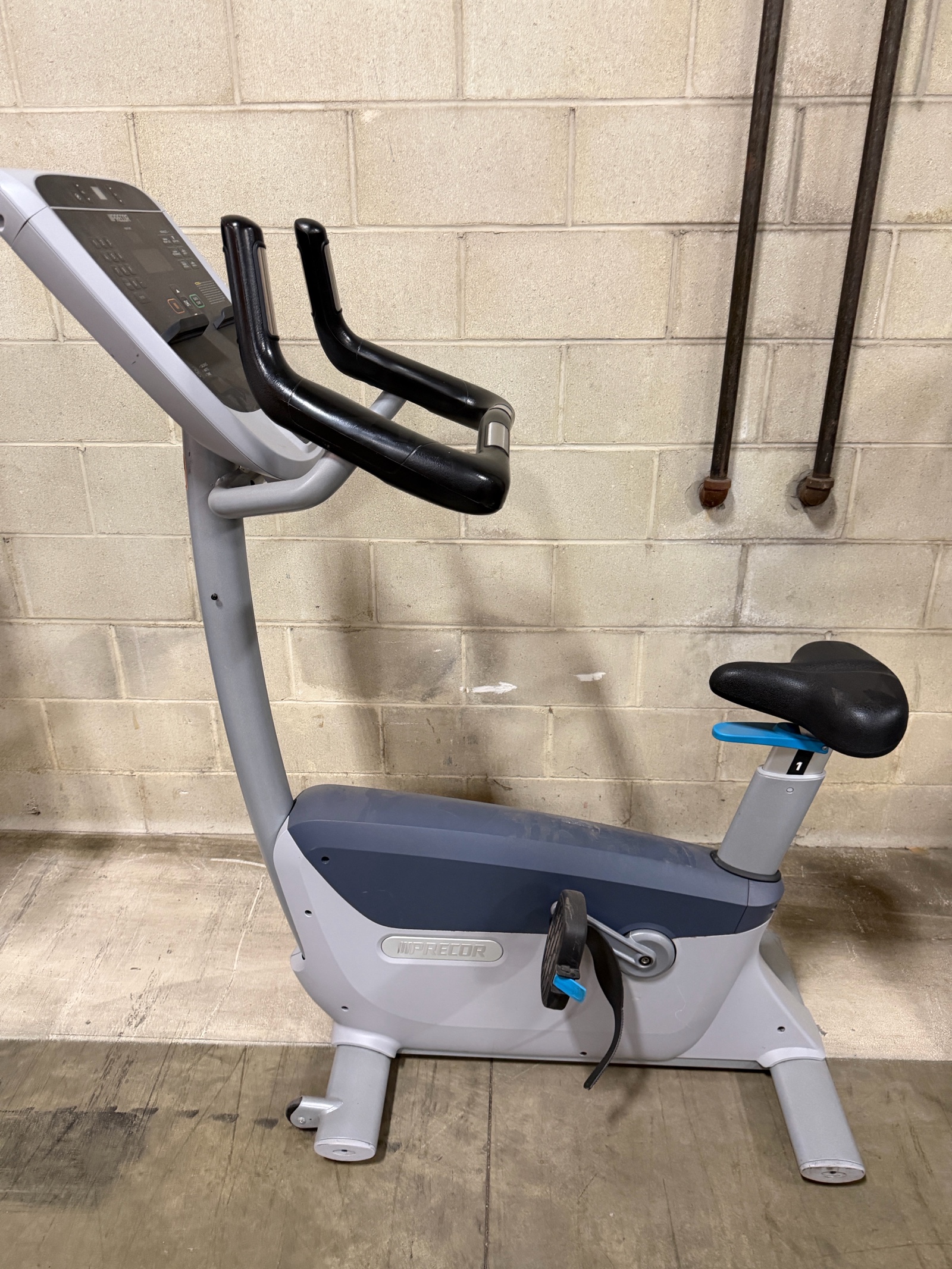 Precor Commercial Upright Exercise Bike