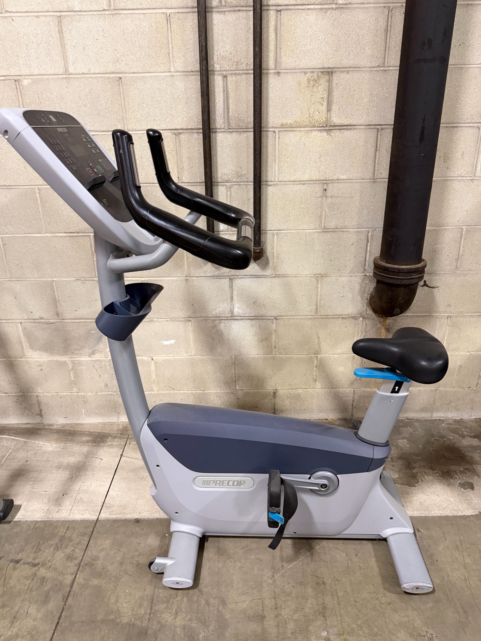 Precor Commercial Upright Exercise Bike