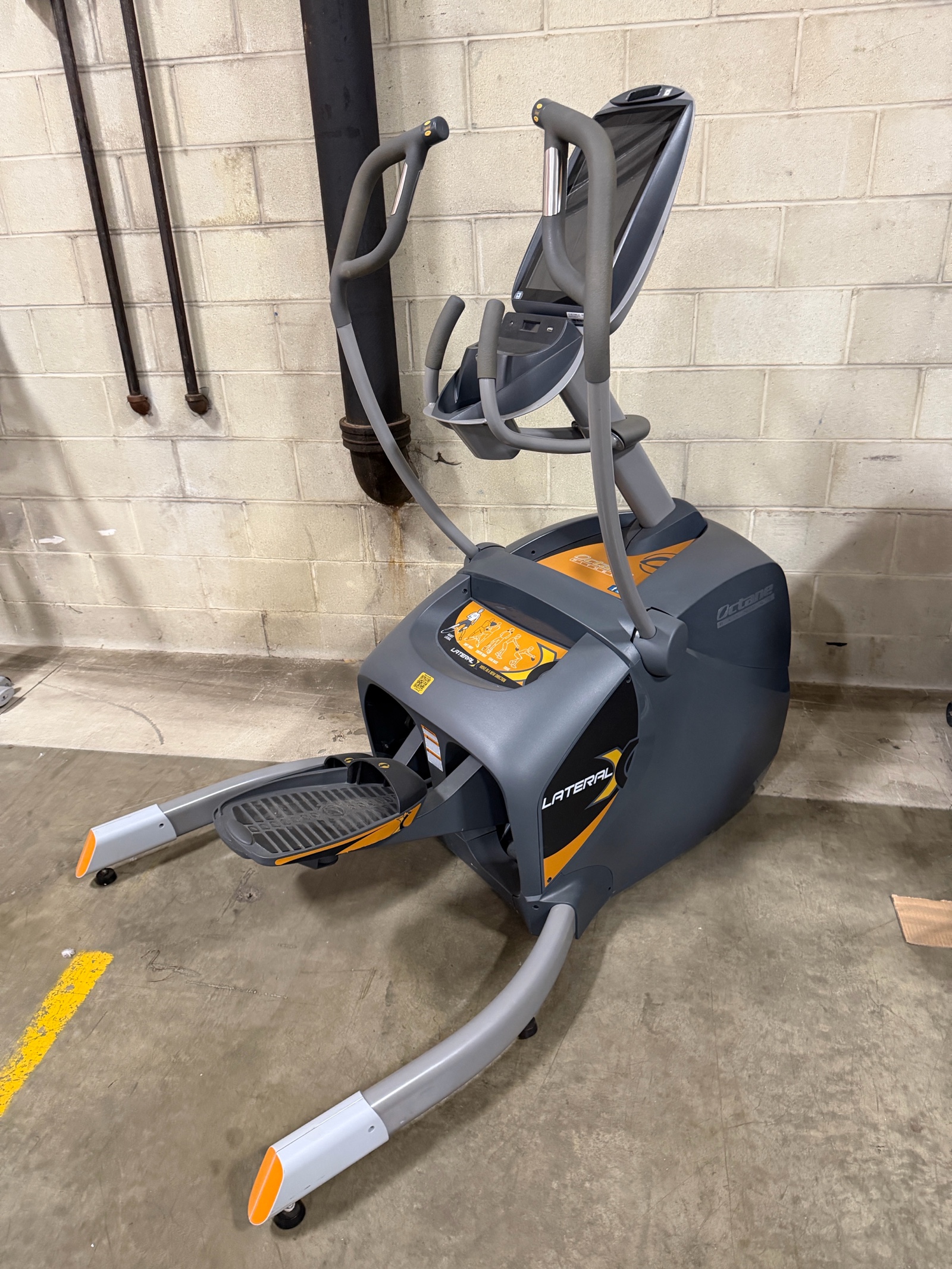Octane Fitness LateralX Elliptical Trainer with Touchscreen Console