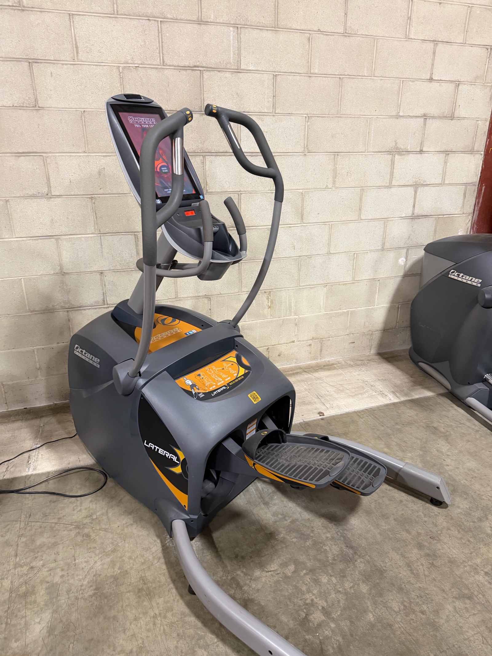 Octane Fitness LateralX Elliptical Trainer with Touchscreen Console
