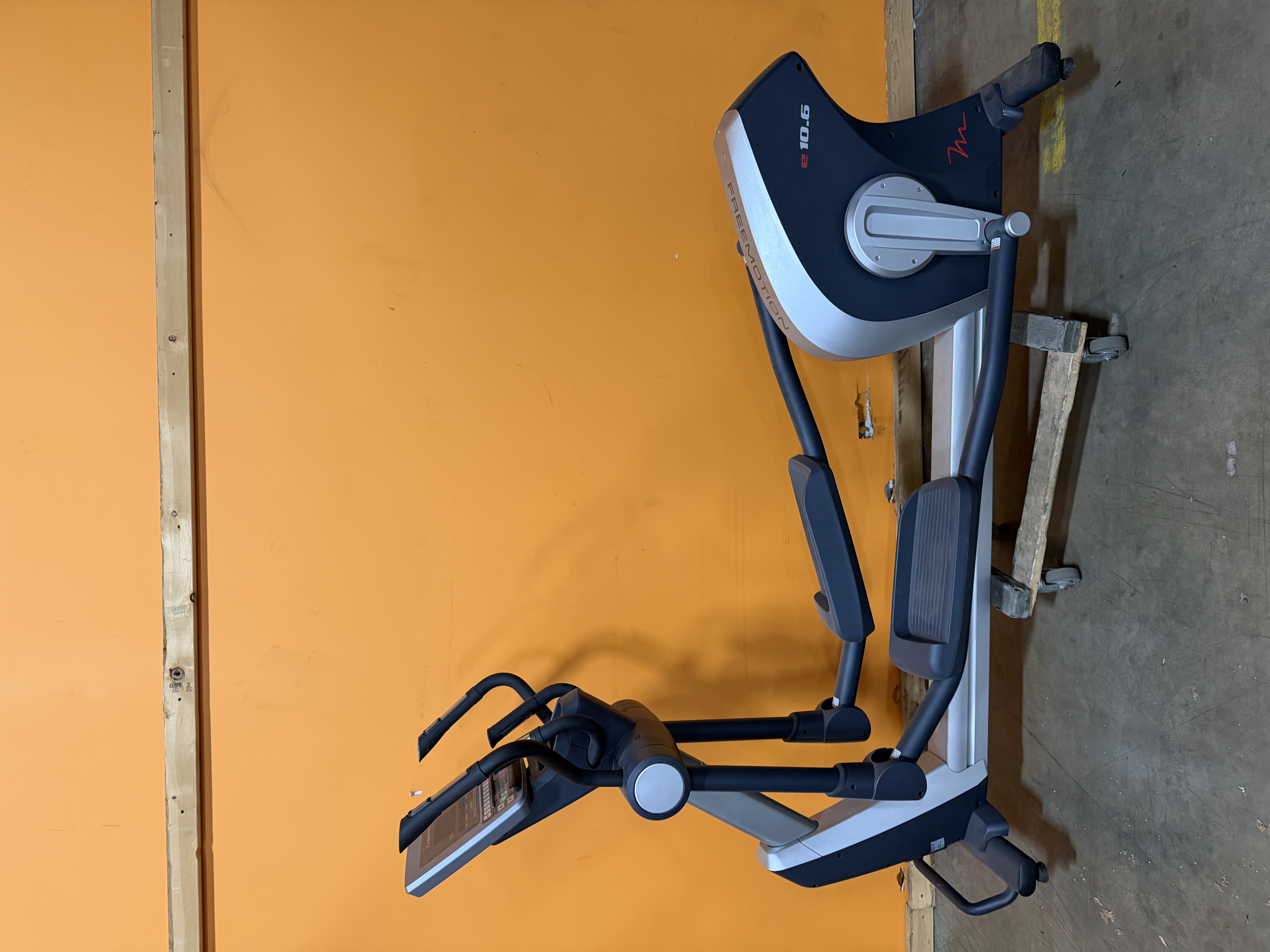 Freemotion e10.6 Commercial Elliptical Trainer