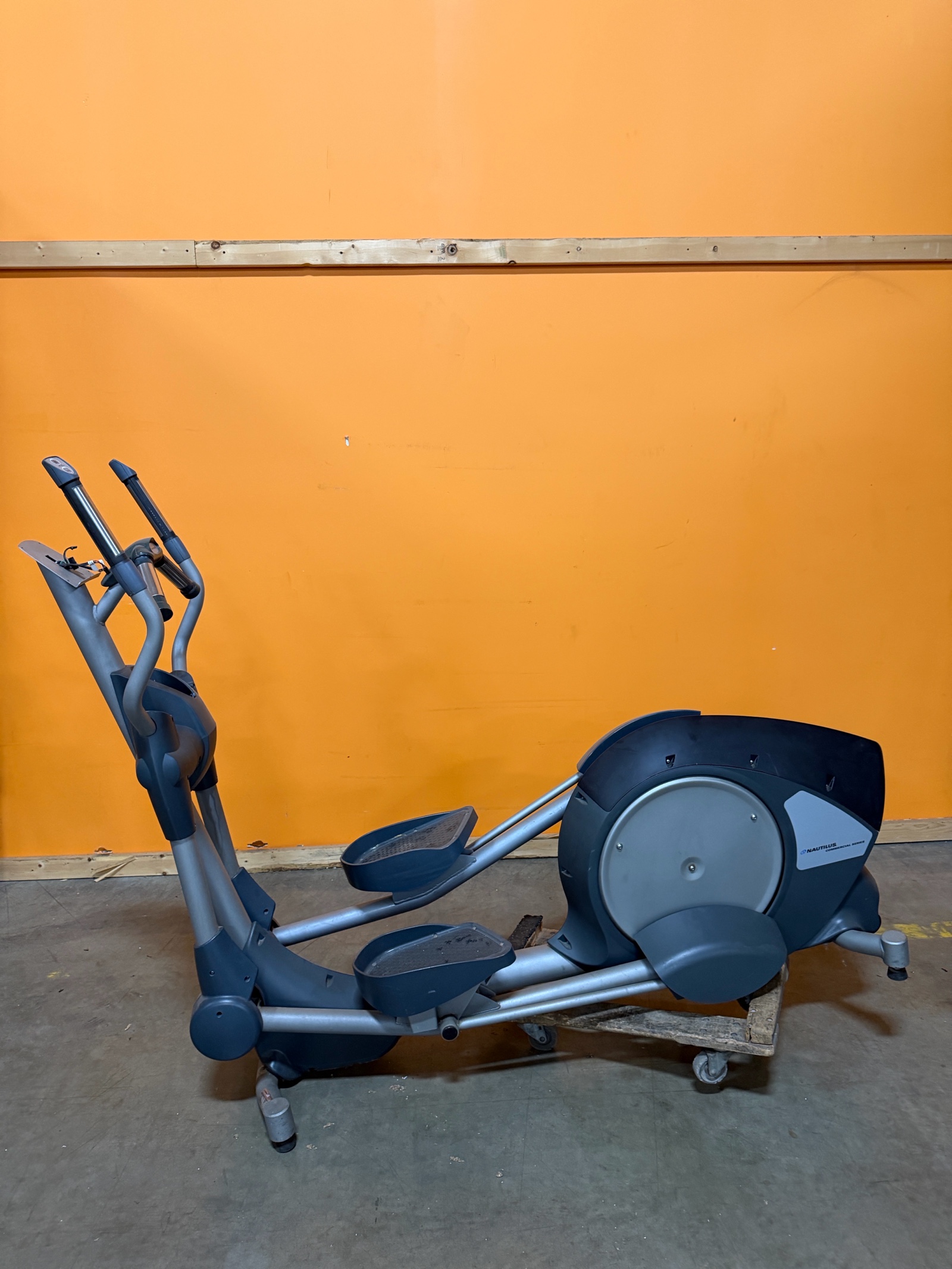 Nautilus Commercial Series Elliptical Trainer - For Parts or Repair