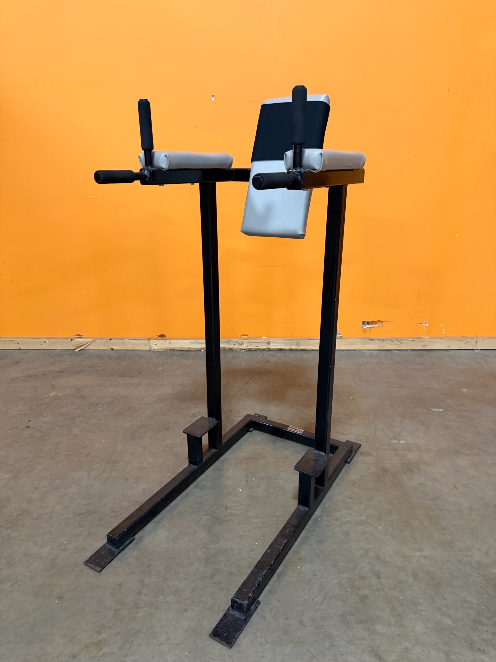 Body Power Dip Station  Captains Chair - Vertical Knee Raise