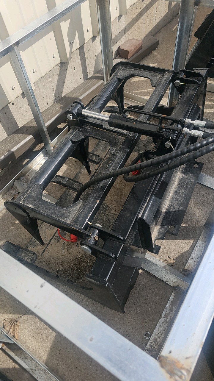 LandHonor Mini Skid Steer Grapple Bucket MGB-72-44W