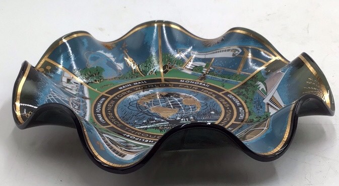 1964-1965 New York Worlds Fair Souvenir Dish  Black with Gold Trim