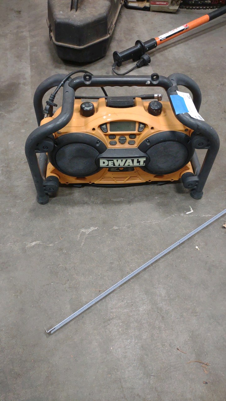DeWalt radio