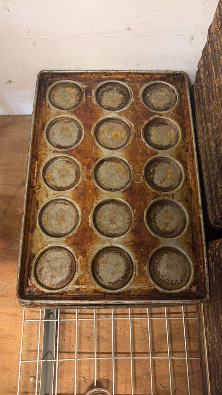 10- muffin pans 15 slot