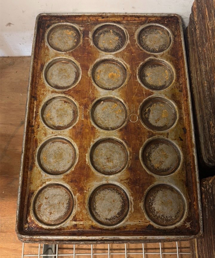 10- muffin pans 15 slot