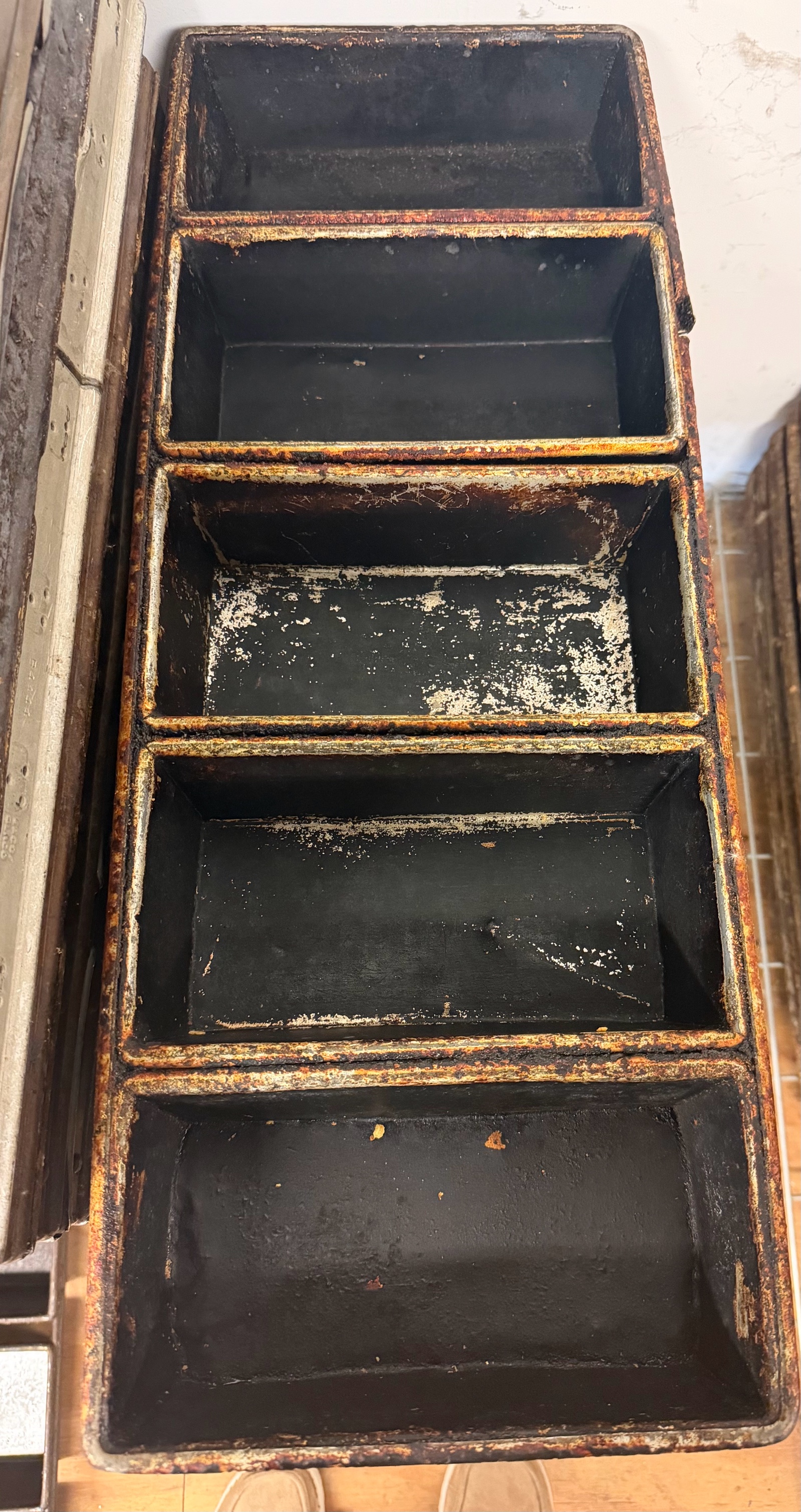 Bread pan five slot
