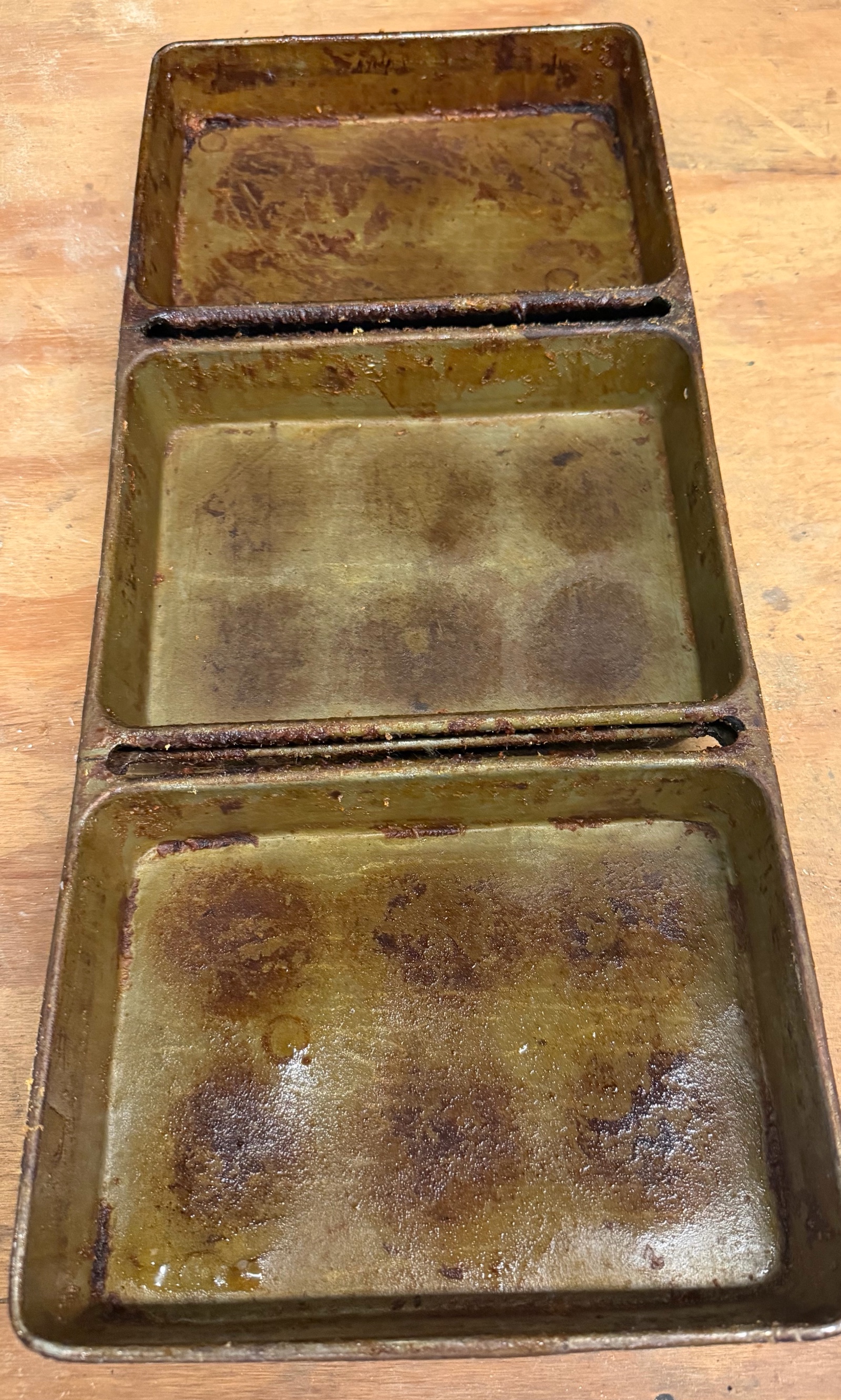 Bread pan three slot