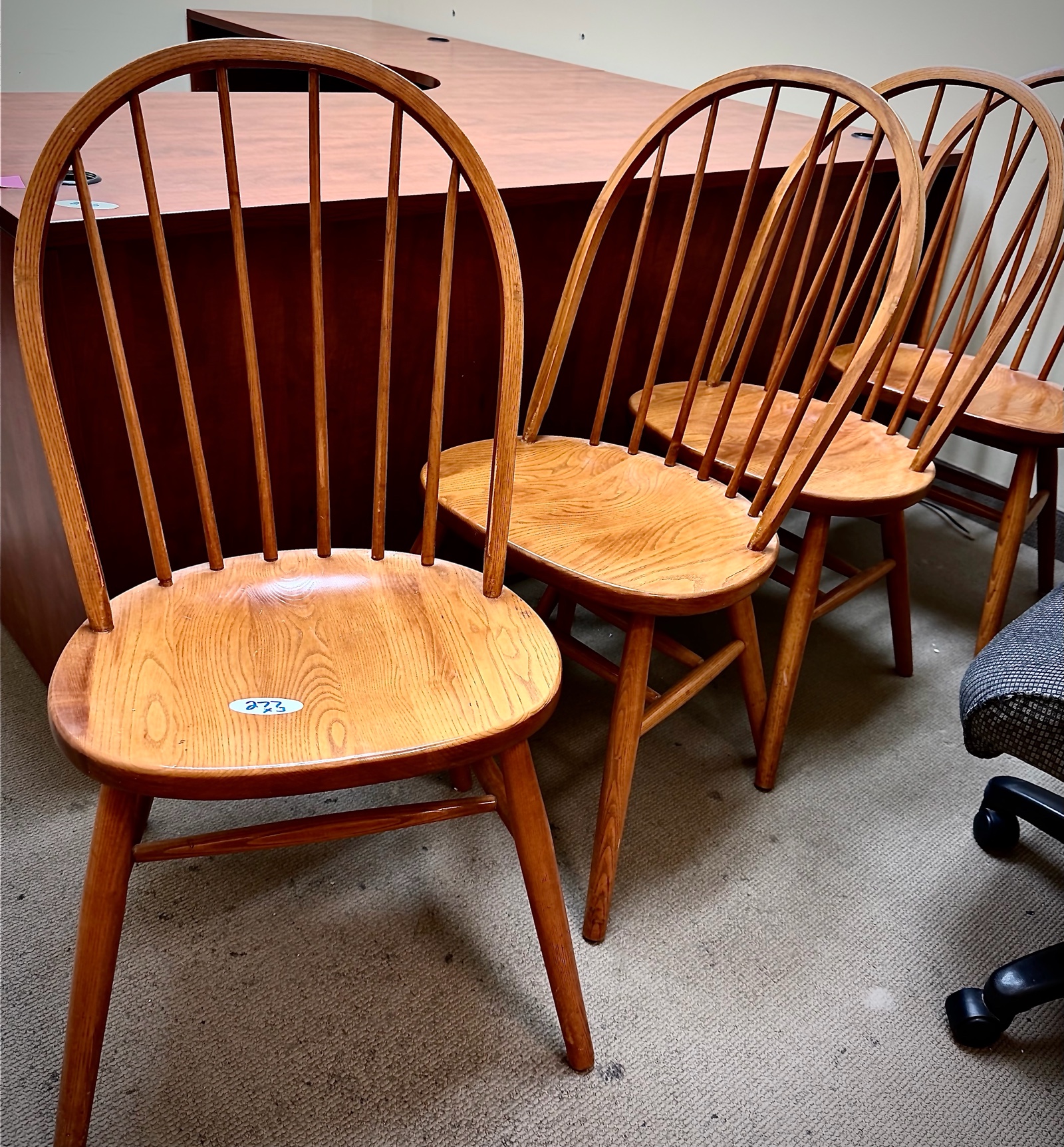 wooden chairs x4