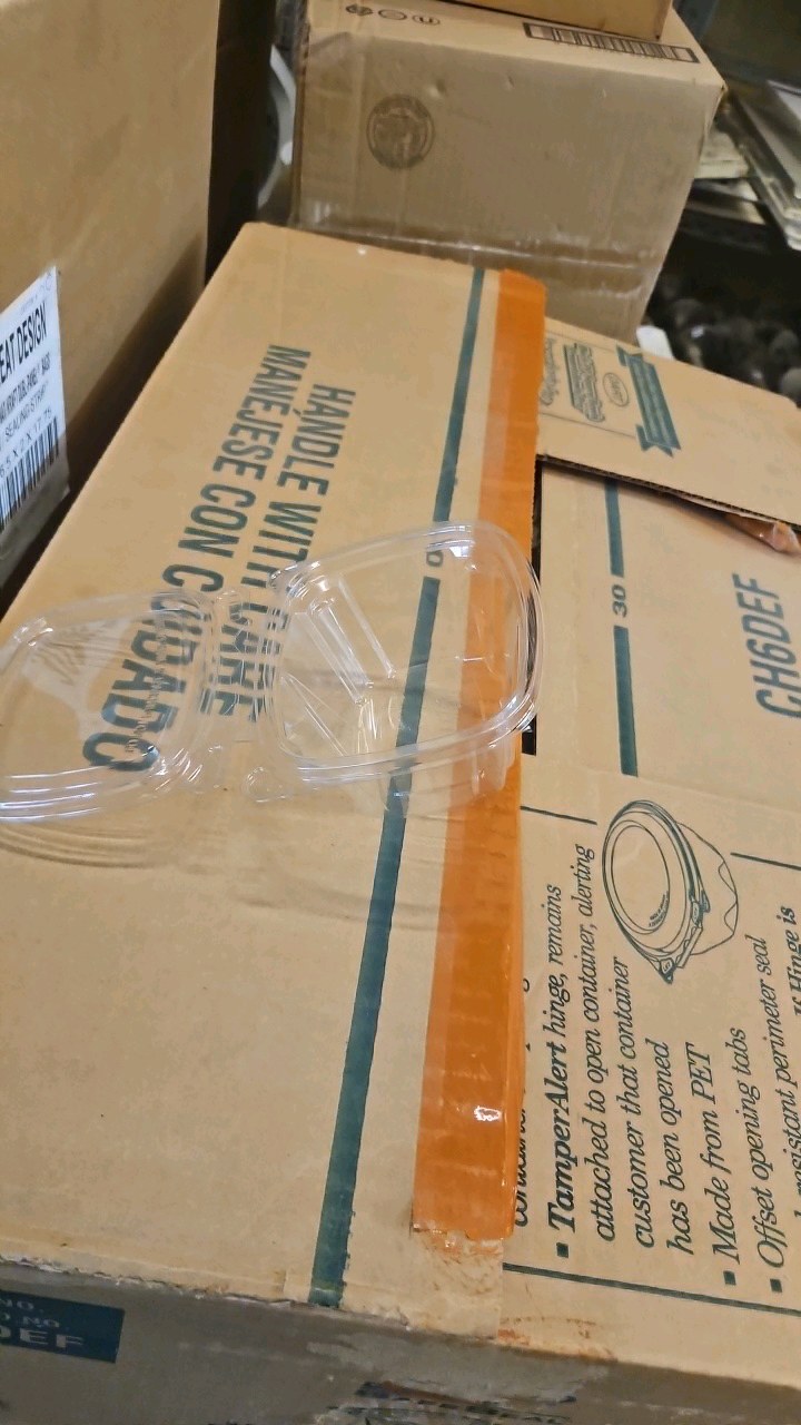 6 0z. clear hinge container