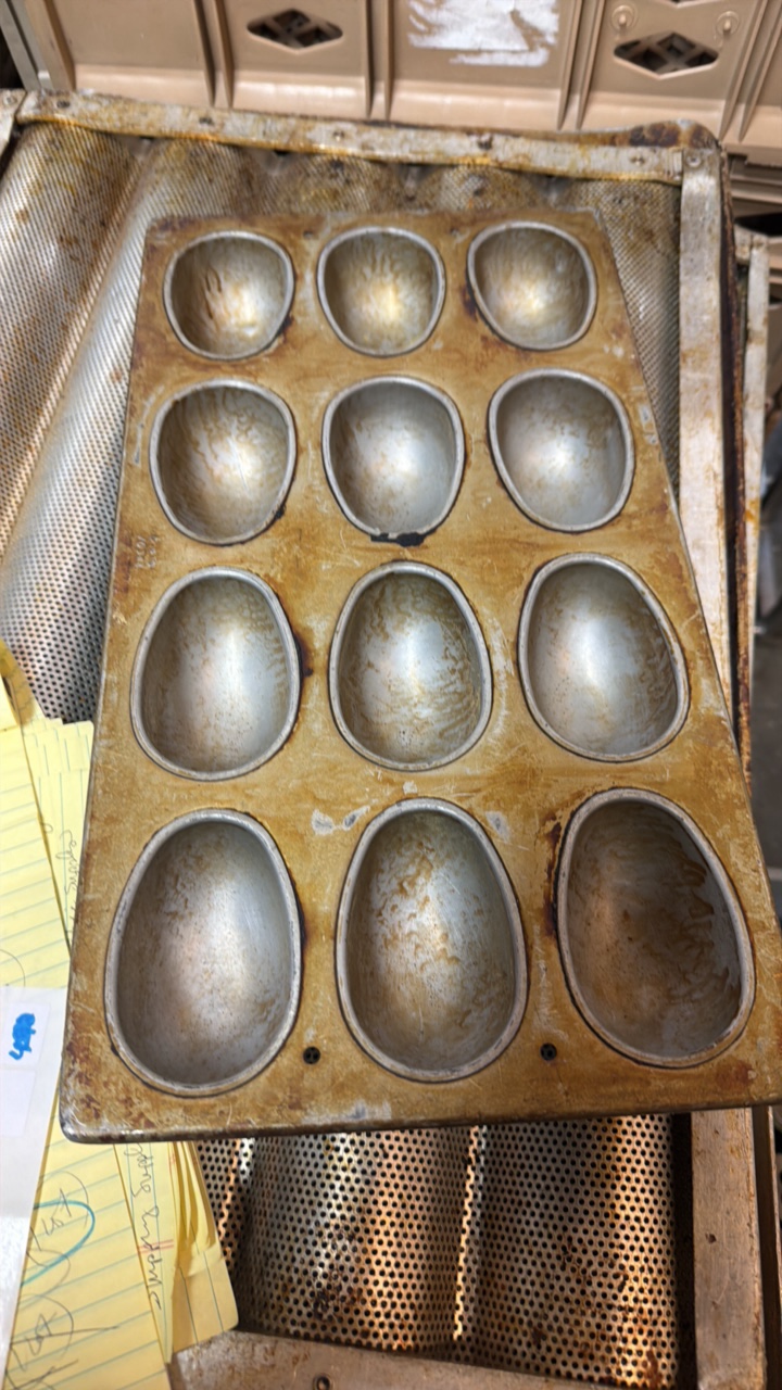 egg shaped pans