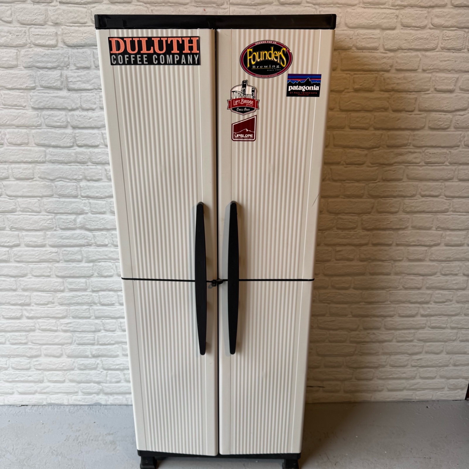 Storage cabinet