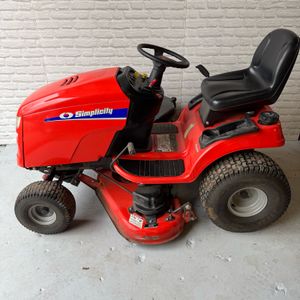 Simplicity Regent riding lawn tractor mower