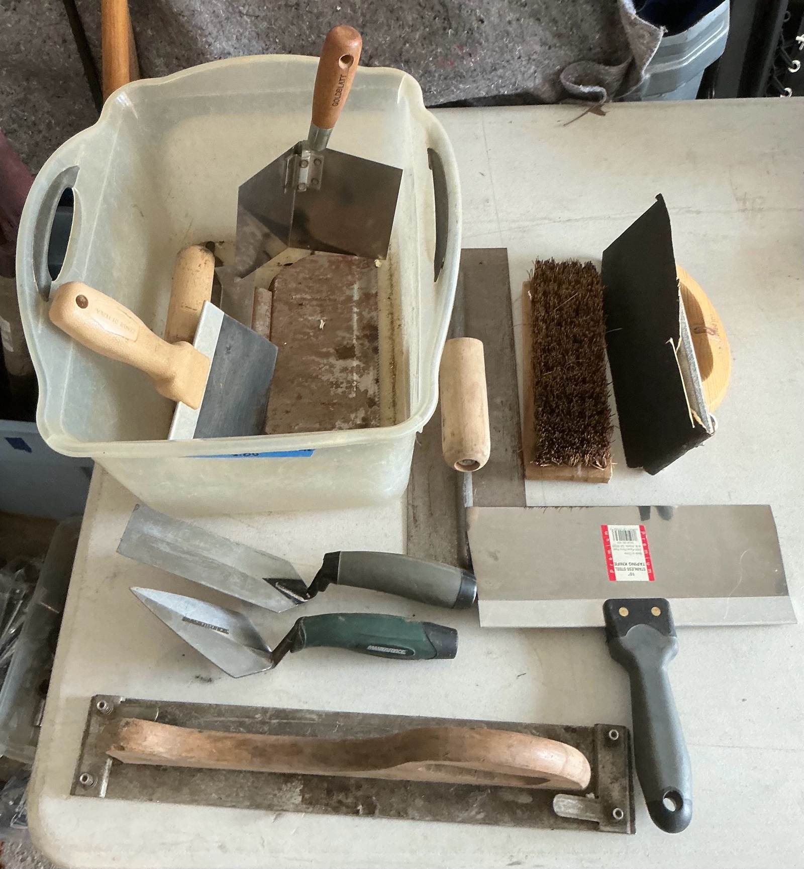 Misc cement taping and sanding tools