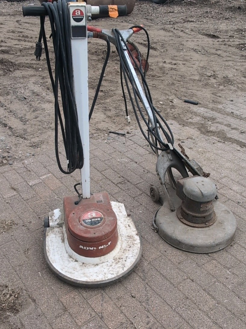 2 Floor Buffers