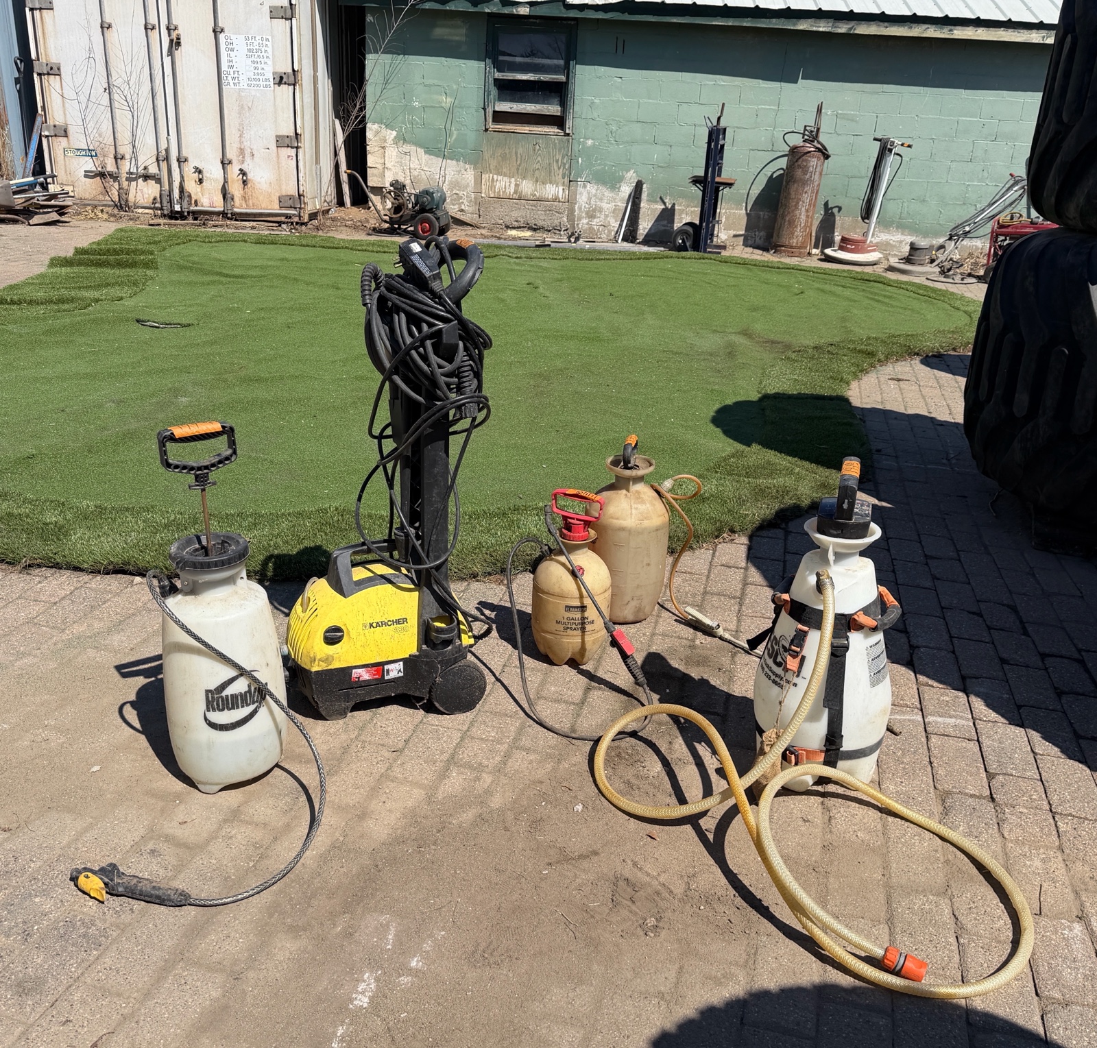 Karcher 330 electric pressure washer. (4) Sprayers