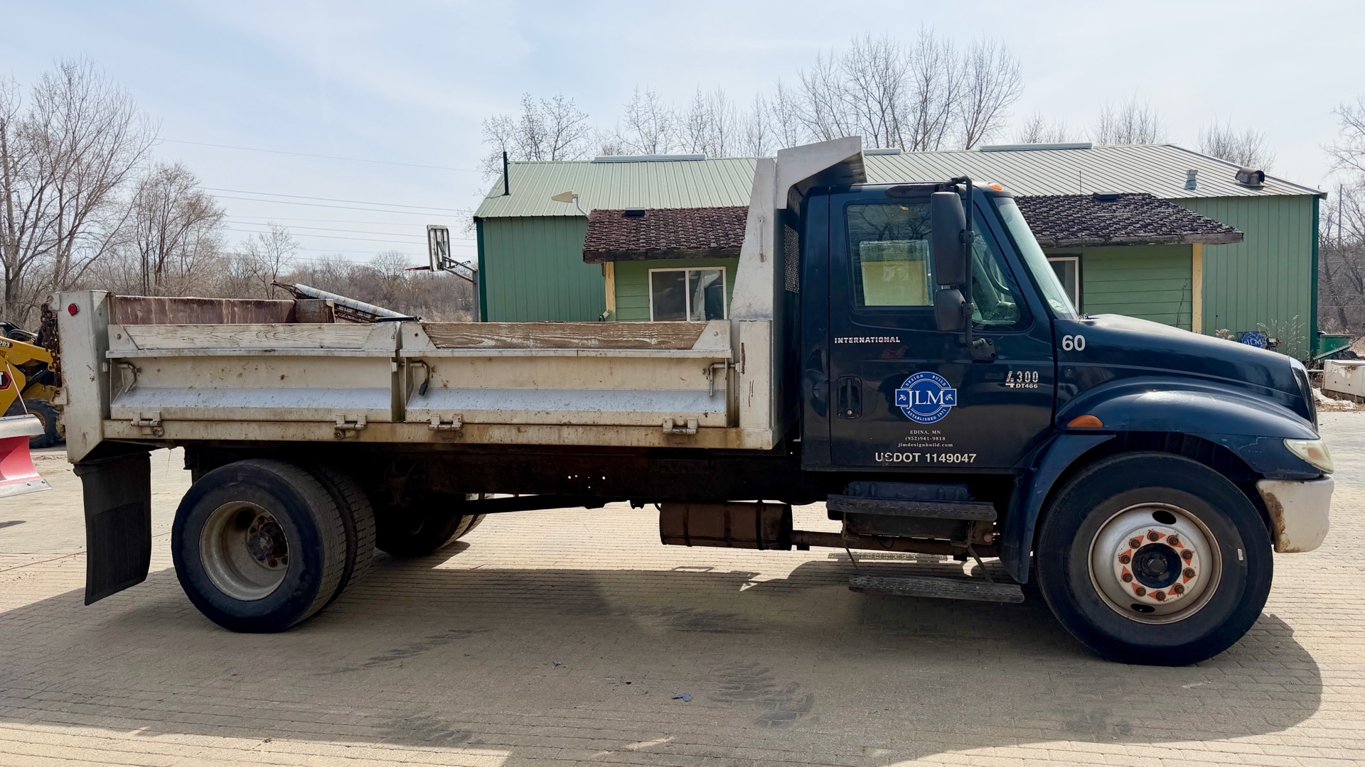 2004 International medium-duty truck: DT466 Cummins engine