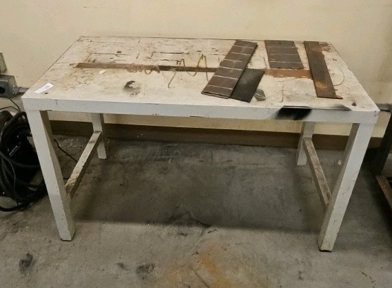 metal work table 47.5x24x29