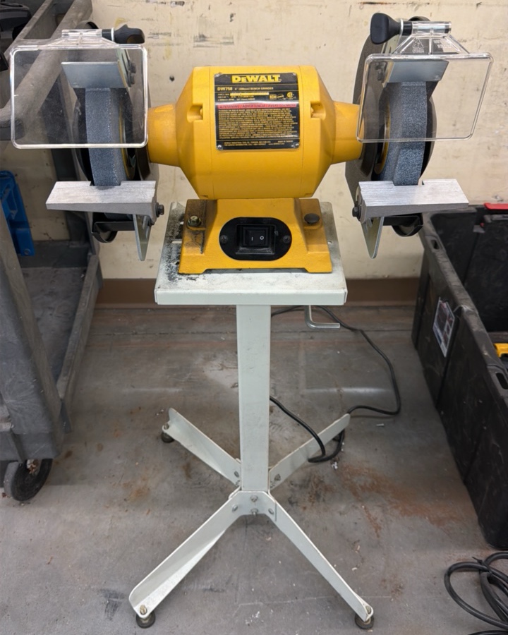 deWalt bench grinder DW7588 inch