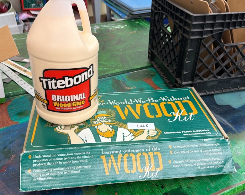 Wood Kit in Wood glue