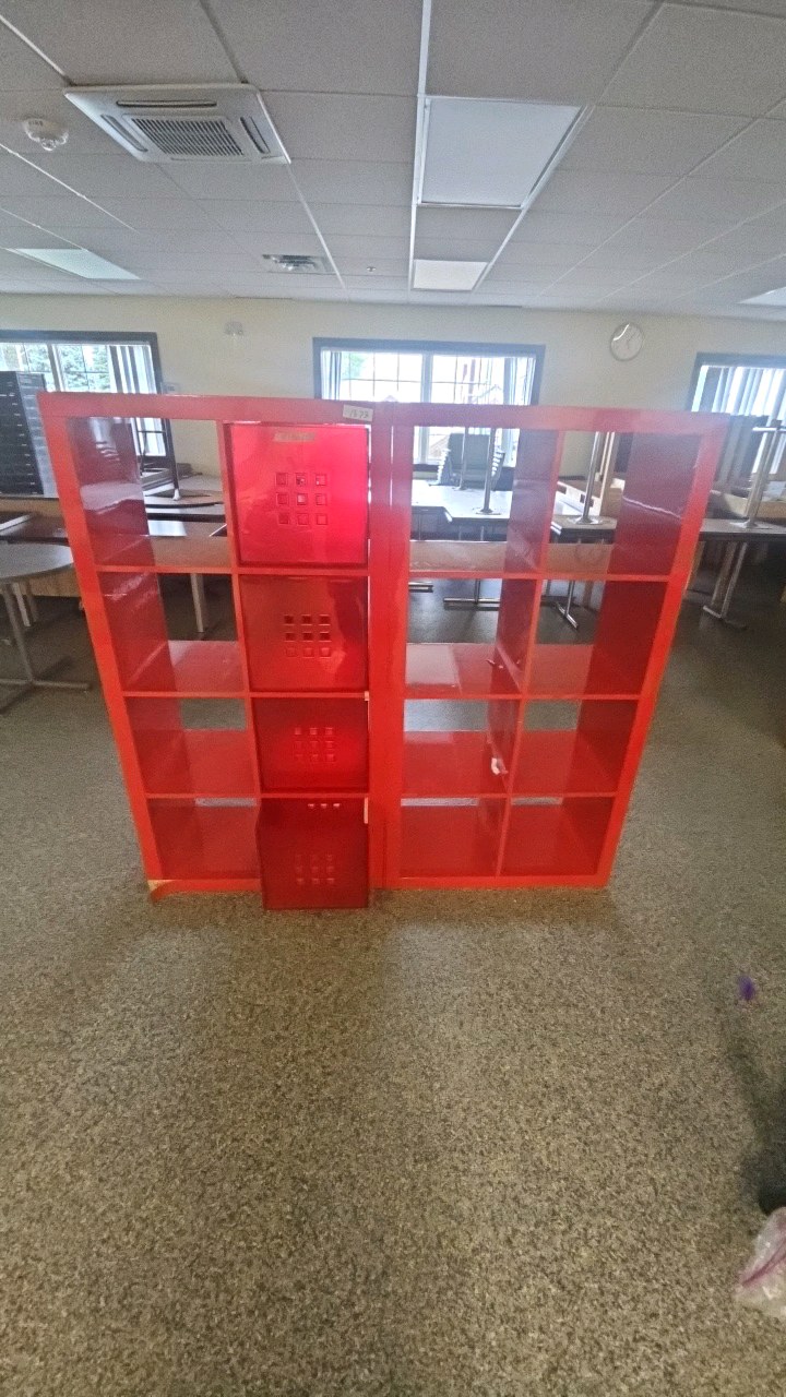two red cubbies