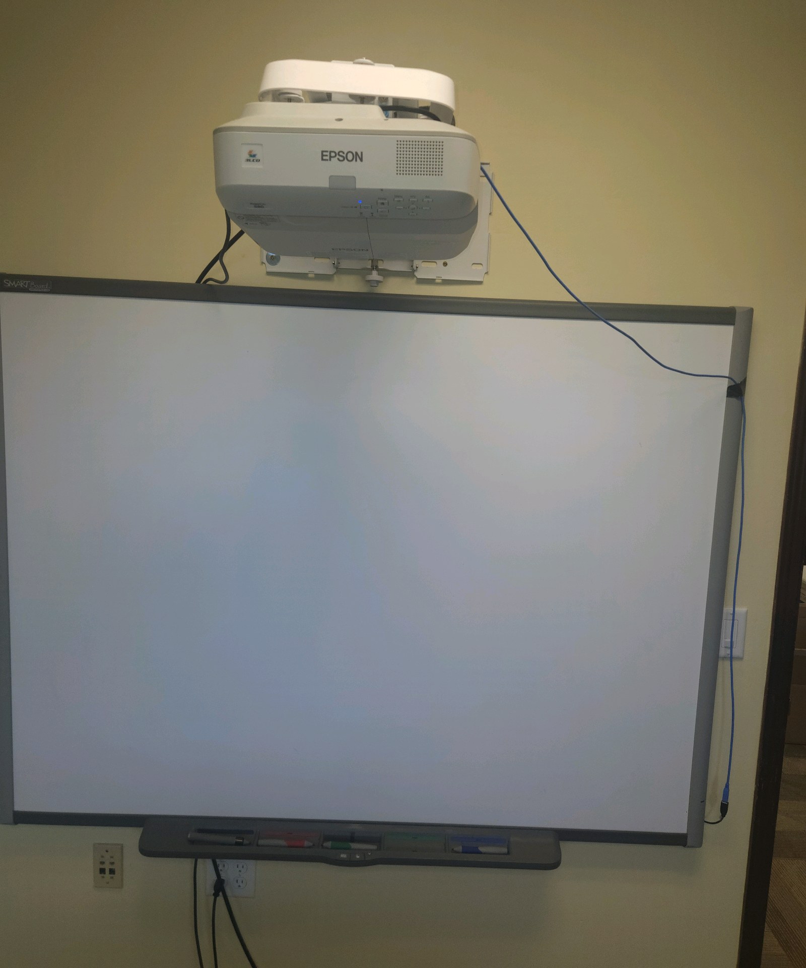 Epson projector with smart board and mount