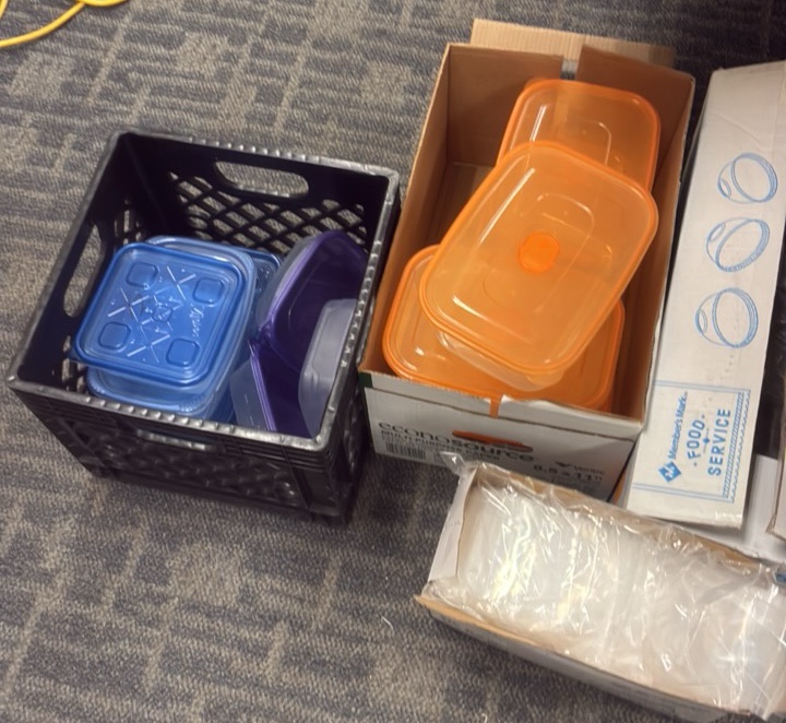 Plastic containers & plastic cups
