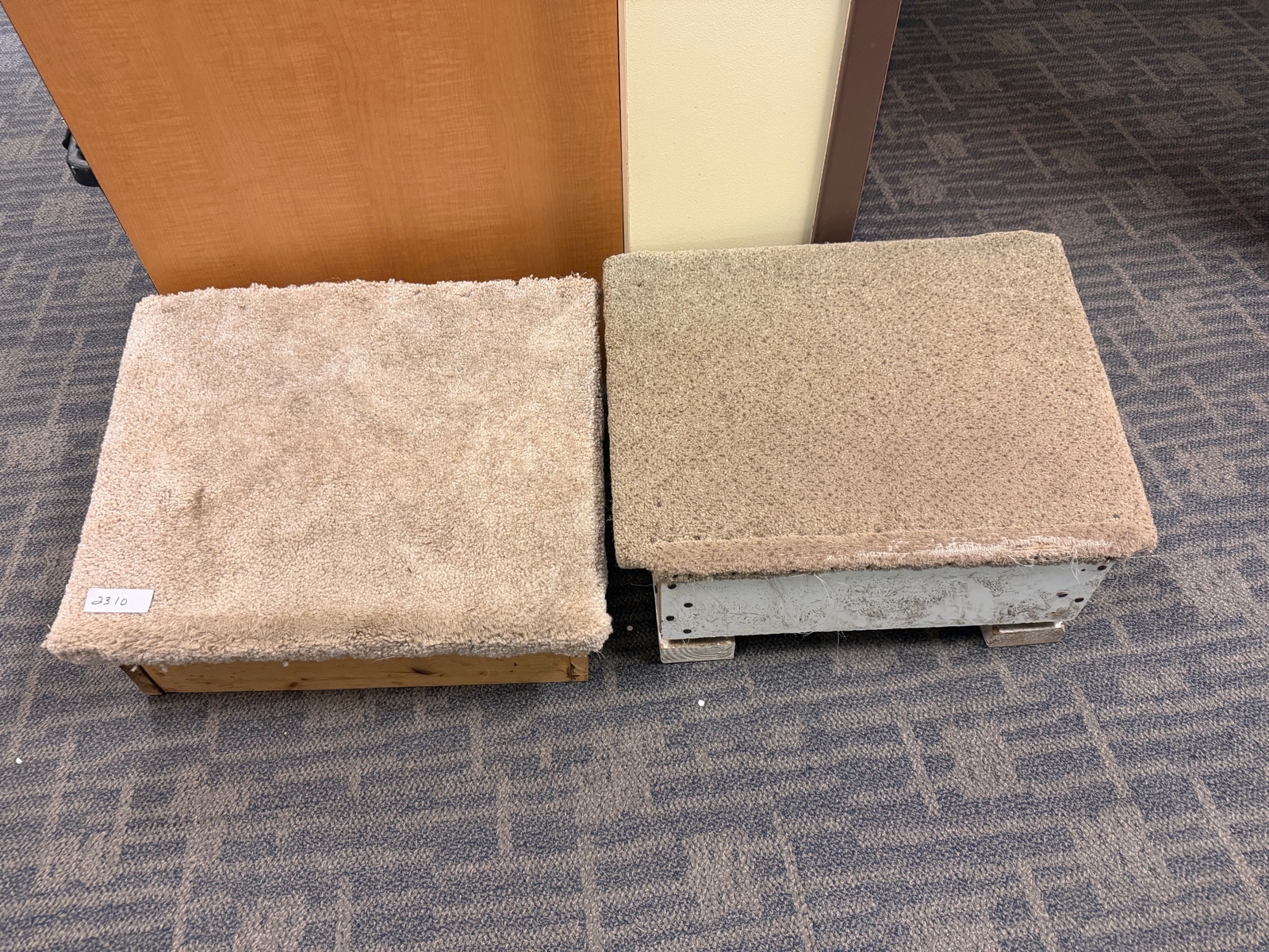 Foot stools 2 in lot (L-Office)
