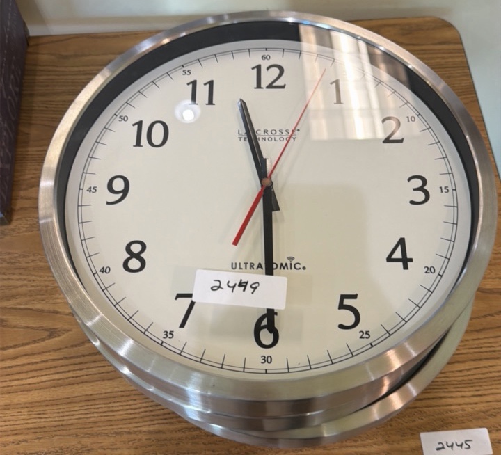 lot of 4 clocks