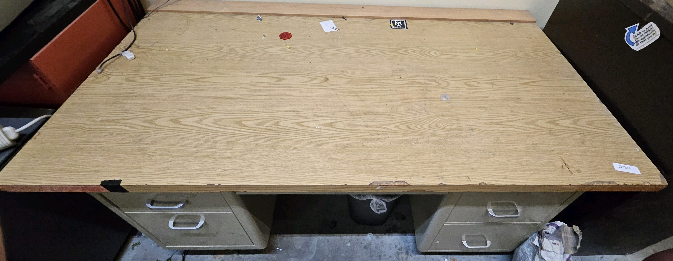 Work desk