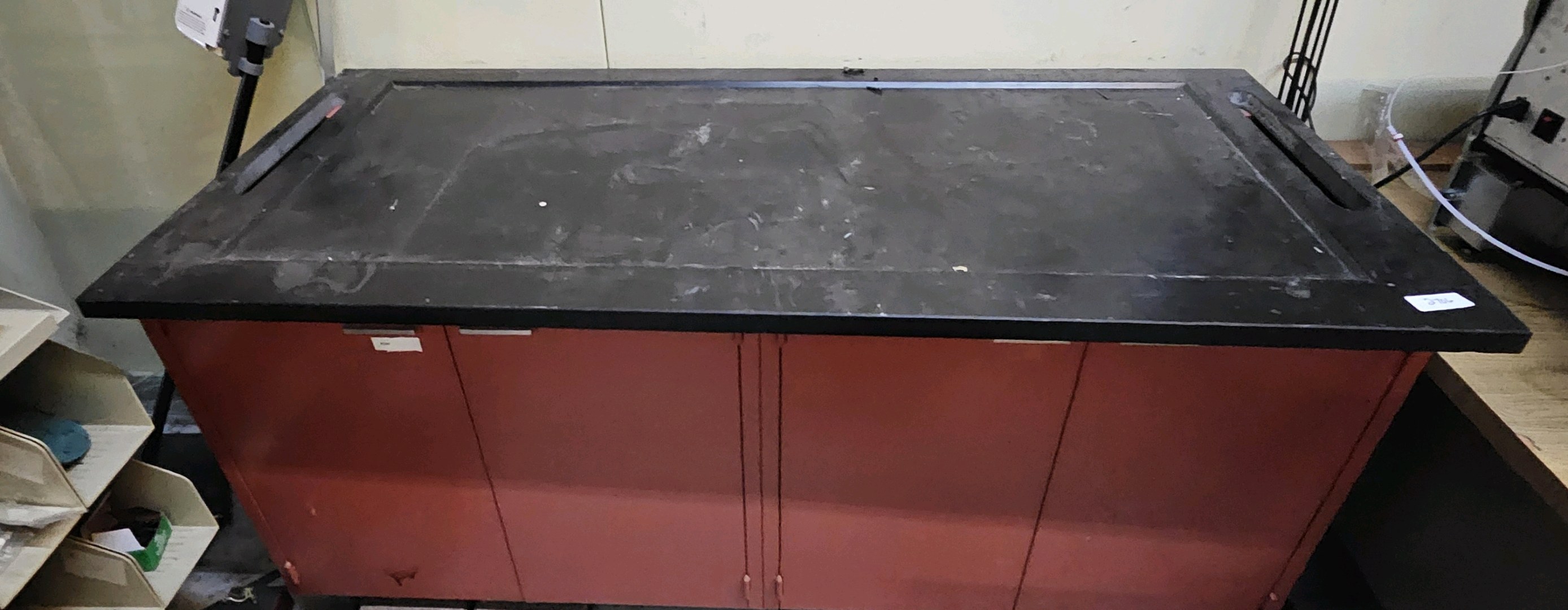 Metal cabinet