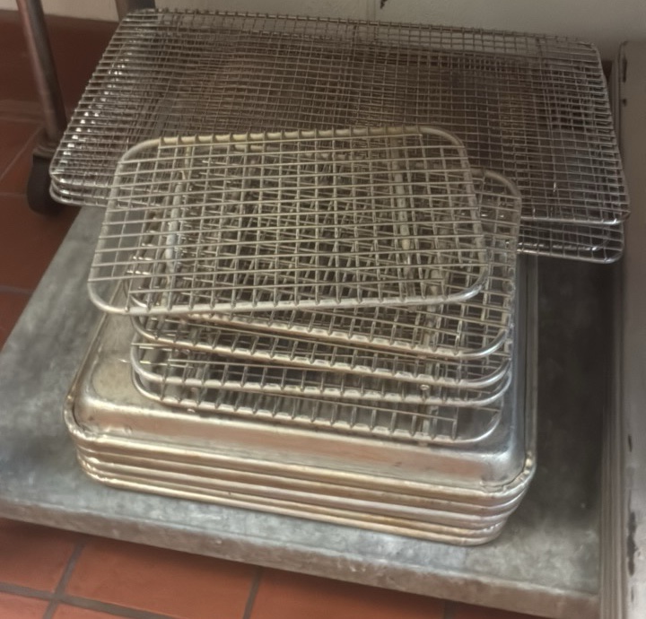 muffin pan and baking pan