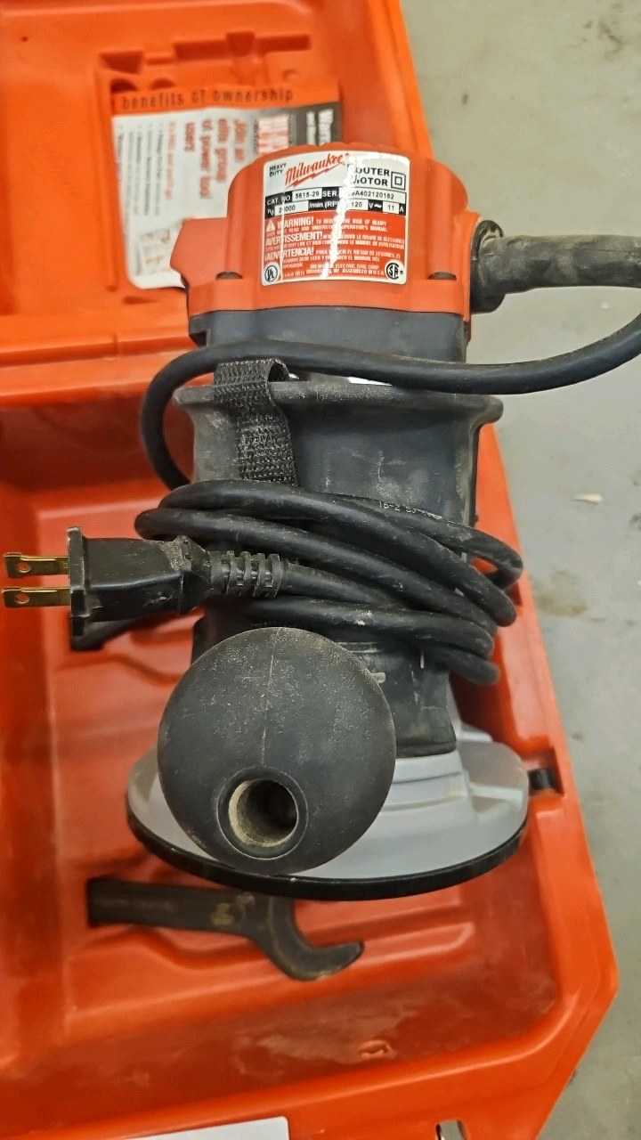 Milwaukee heavy duty router