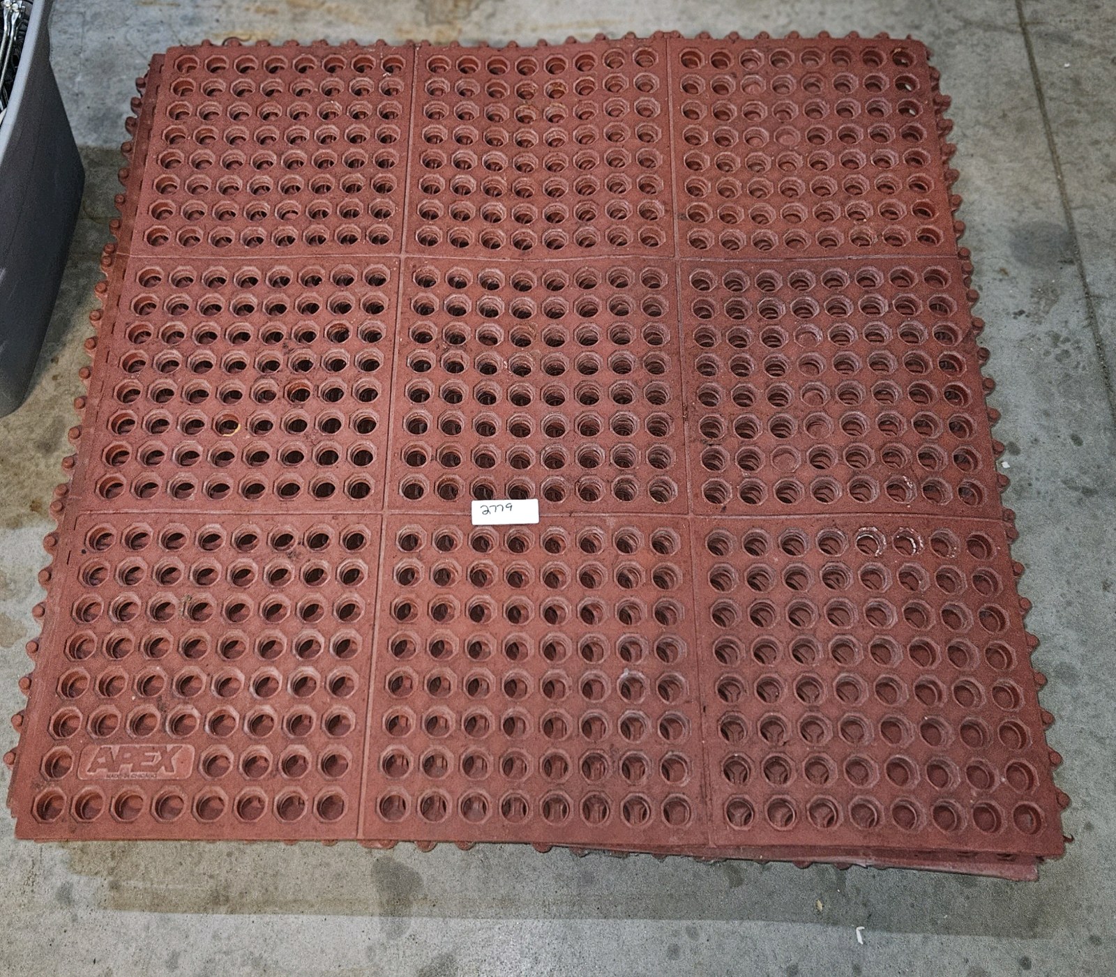 Matter Surfaces 36-in x 36-in Terra cotta Rubber Non-Slip Grip Indoor Kitchen Mat