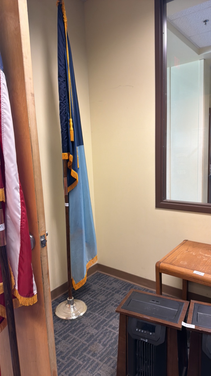 Flag Pole with flag and Stand (L-Office)