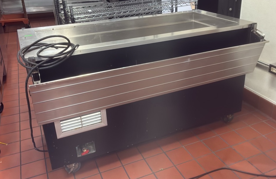 VOLLRATH 37066 premium stainless steel, cold buffet table